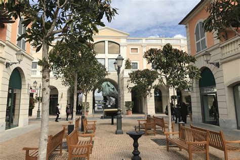 la reggia outlet caserta versace|la reggia outlet.